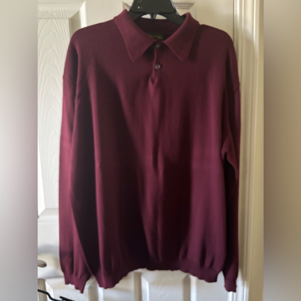 Burgundy collar sweater size XL with full fashioned sleeves